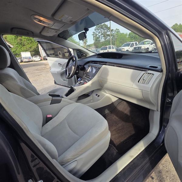 Toyota Prius Prius V 2012