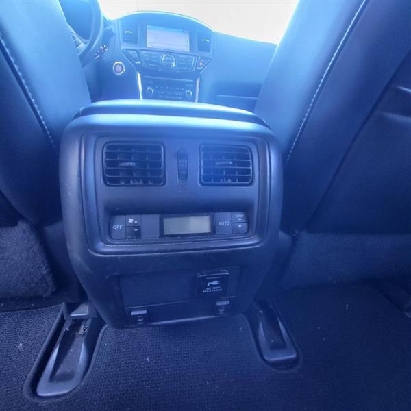 Nissan Pathfinder SL 2WD 2015