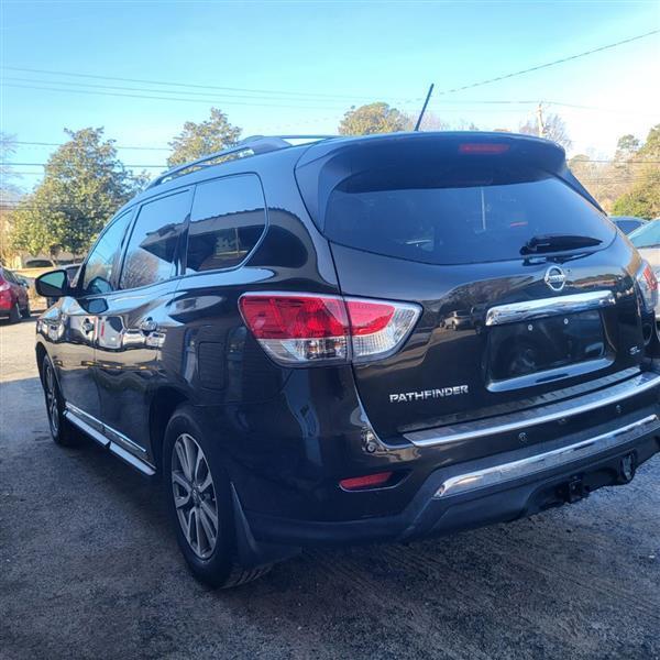 Nissan Pathfinder SL 2WD 2015