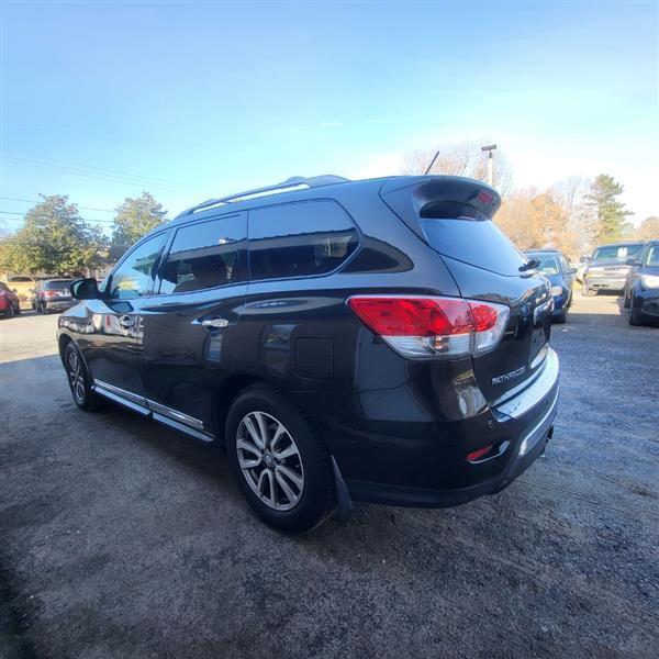 Nissan Pathfinder SL 2WD 2015