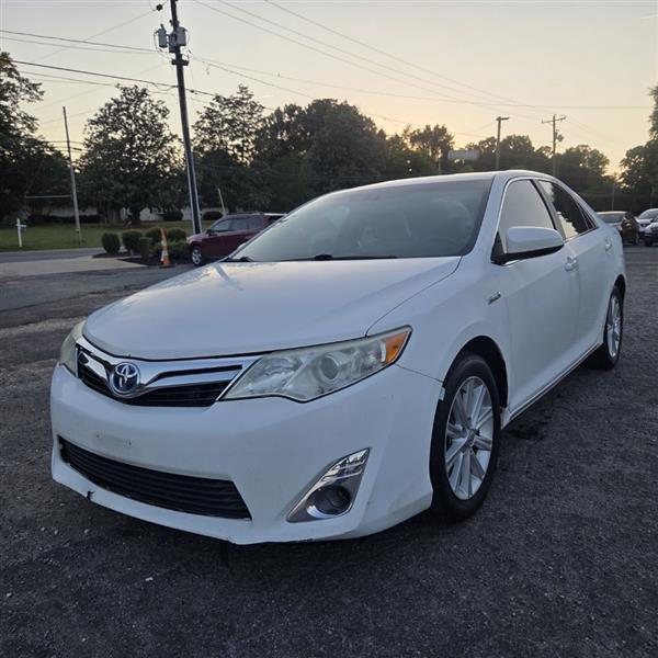 Toyota Camry Hybrid XLE 2013