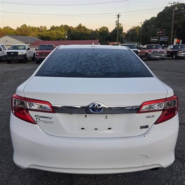 Toyota Camry Hybrid XLE 2013