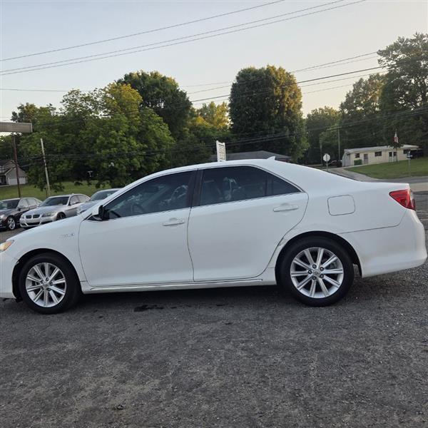 Toyota Camry Hybrid XLE 2013