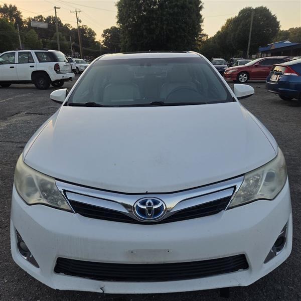 Toyota Camry Hybrid XLE 2013