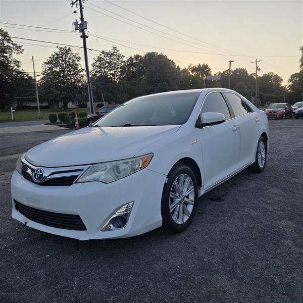 Toyota Camry Hybrid XLE 2013
