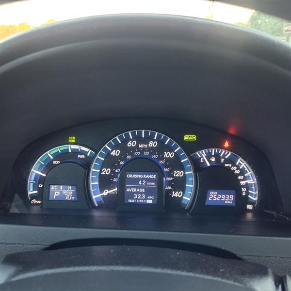 Toyota Camry Hybrid XLE 2013