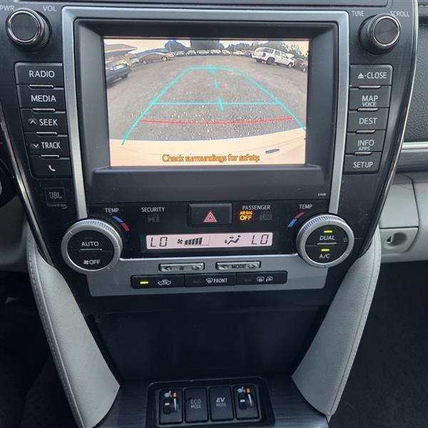 Toyota Camry Hybrid XLE 2013