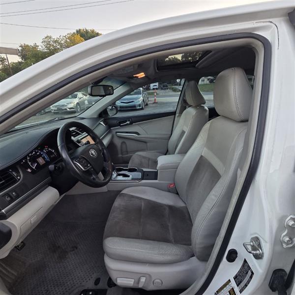Toyota Camry Hybrid XLE 2013