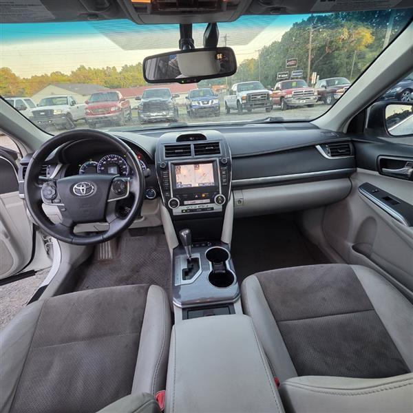 Toyota Camry Hybrid XLE 2013