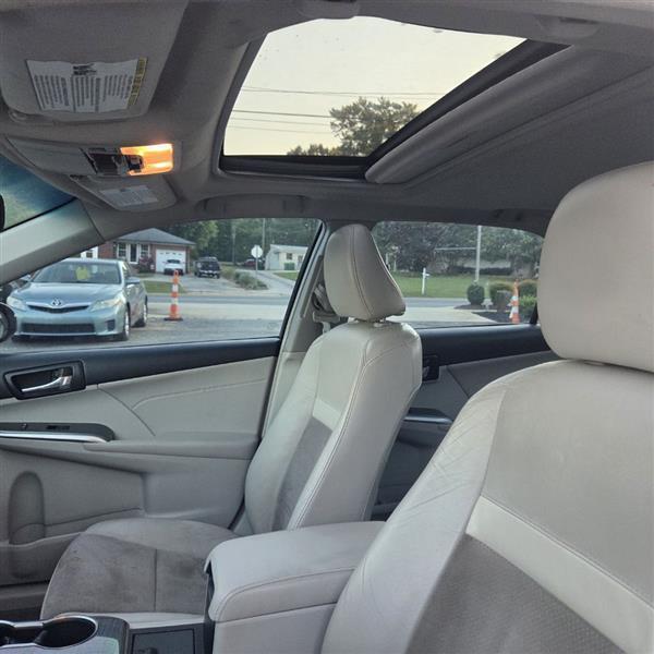 Toyota Camry Hybrid XLE 2013