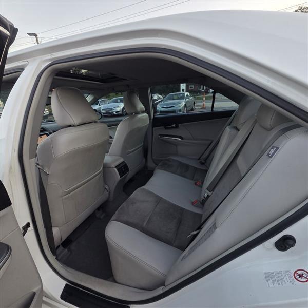 Toyota Camry Hybrid XLE 2013