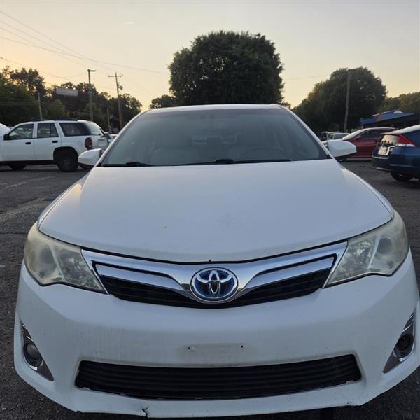 Toyota Camry Hybrid XLE 2013