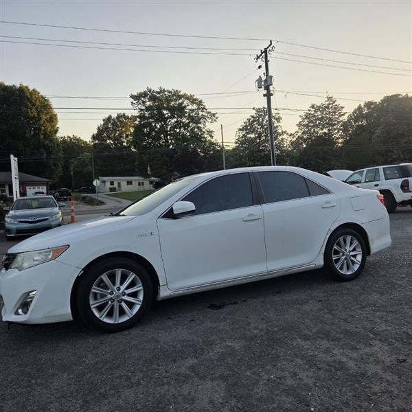 Toyota Camry Hybrid XLE 2013
