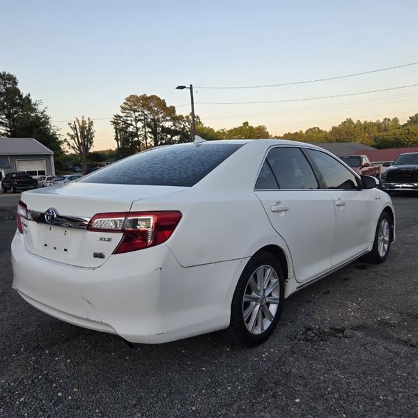 Toyota Camry Hybrid XLE 2013