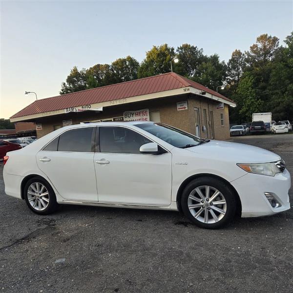 Toyota Camry Hybrid XLE 2013