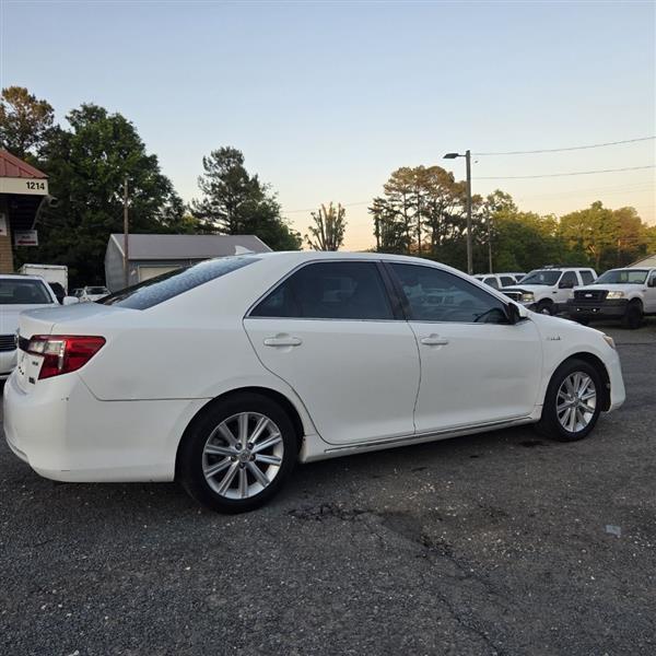 Toyota Camry Hybrid XLE 2013