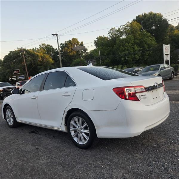 Toyota Camry Hybrid XLE 2013
