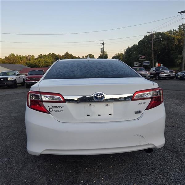 Toyota Camry Hybrid XLE 2013