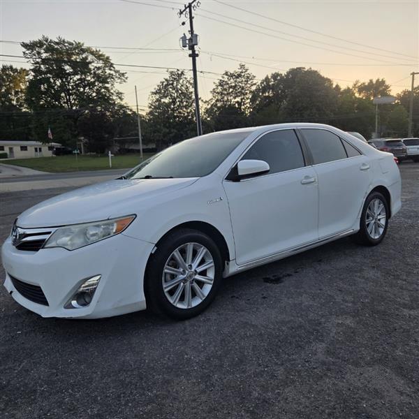 Toyota Camry Hybrid XLE 2013