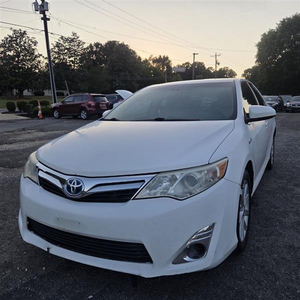 Toyota Camry Hybrid XLE 2013