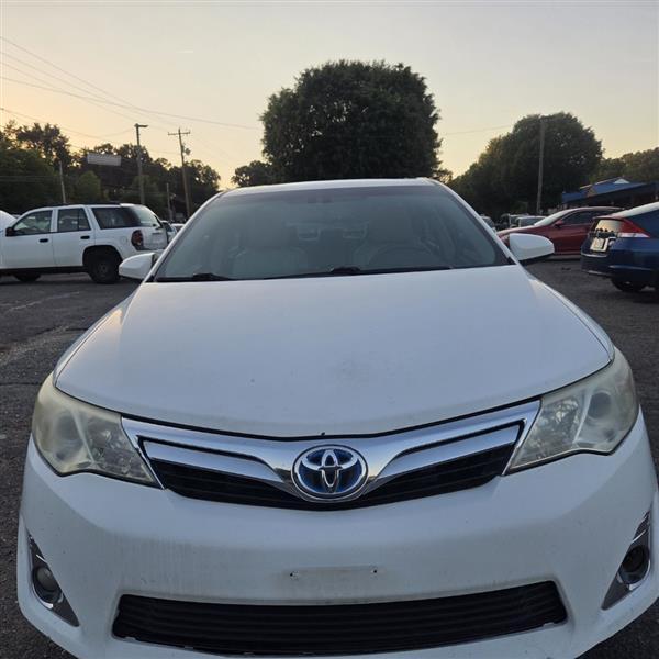 Toyota Camry Hybrid XLE 2013