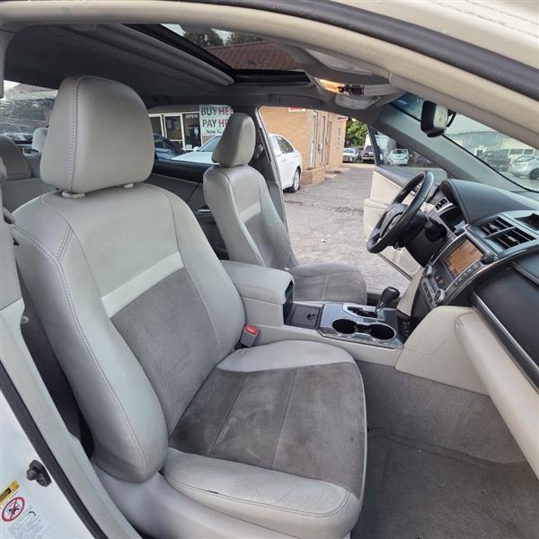 Toyota Camry Hybrid XLE 2013