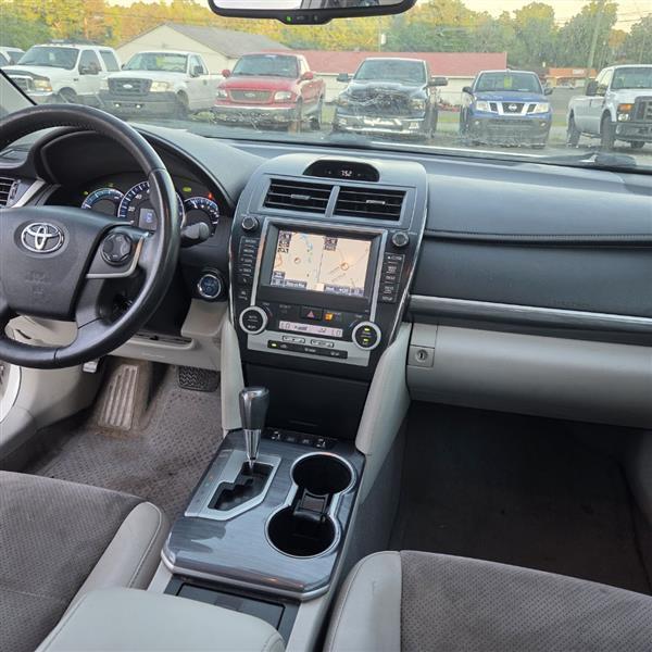 Toyota Camry Hybrid XLE 2013