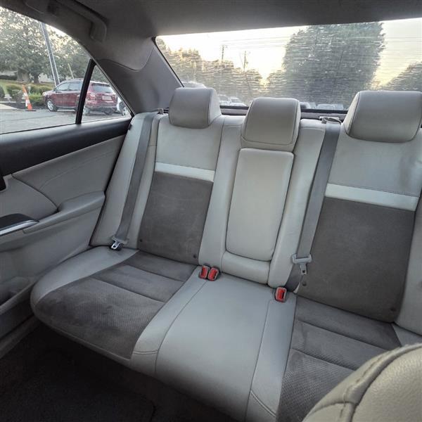 Toyota Camry Hybrid XLE 2013