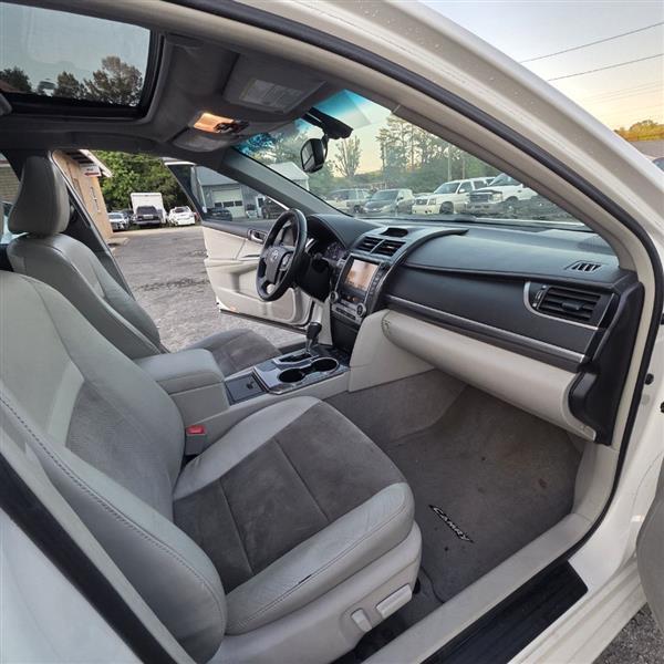 Toyota Camry Hybrid XLE 2013