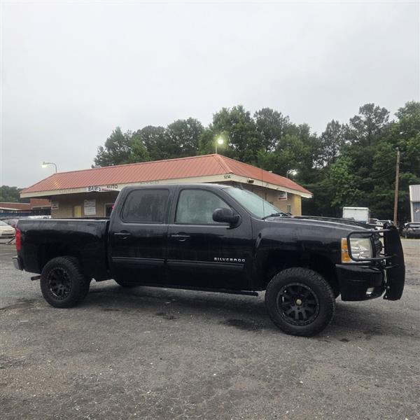 Chevrolet Silverado 1500 LT Crew Cab 4WD 2011