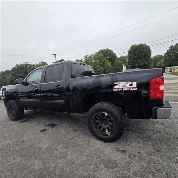 Chevrolet Silverado 1500 LT Crew Cab 4WD 2011
