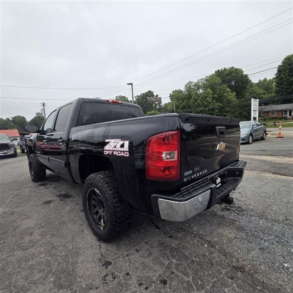 Chevrolet Silverado 1500 LT Crew Cab 4WD 2011