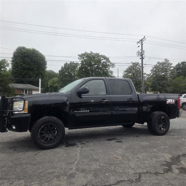 Chevrolet Silverado 1500 LT Crew Cab 4WD 2011