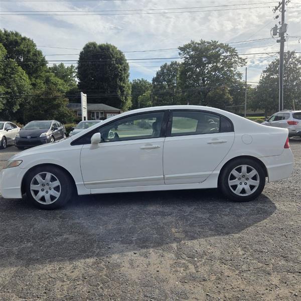 Honda Civic LX Sedan 5-Speed AT 2010