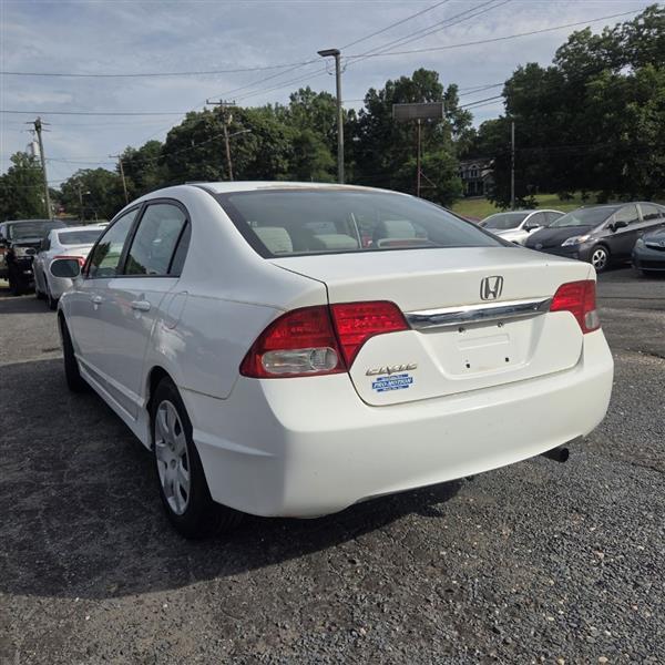 Honda Civic LX Sedan 5-Speed AT 2010