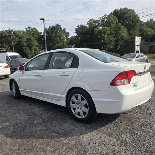 Honda Civic LX Sedan 5-Speed AT 2010
