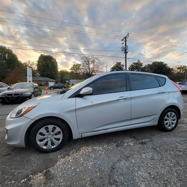 Hyundai Accent SE 5-Door 6A 2016