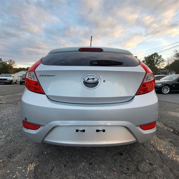 Hyundai Accent SE 5-Door 6A 2016