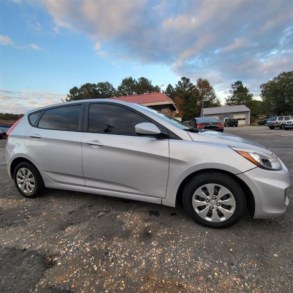 Hyundai Accent SE 5-Door 6A 2016