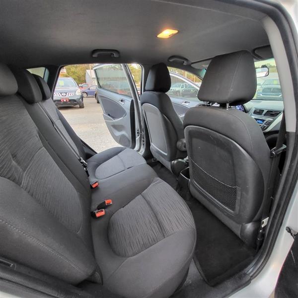 Hyundai Accent SE 5-Door 6A 2016