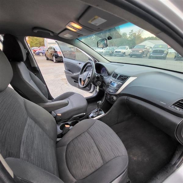 Hyundai Accent SE 5-Door 6A 2016