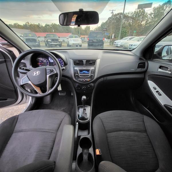 Hyundai Accent SE 5-Door 6A 2016