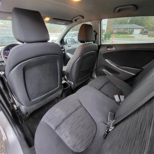 Hyundai Accent SE 5-Door 6A 2016