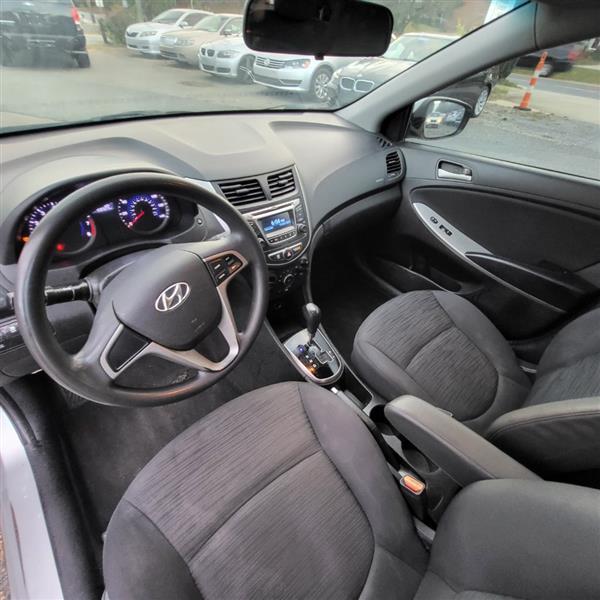 Hyundai Accent SE 5-Door 6A 2016