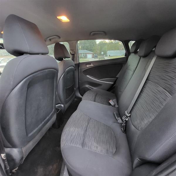 Hyundai Accent SE 5-Door 6A 2016