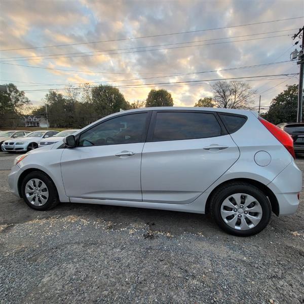 Hyundai Accent SE 5-Door 6A 2016
