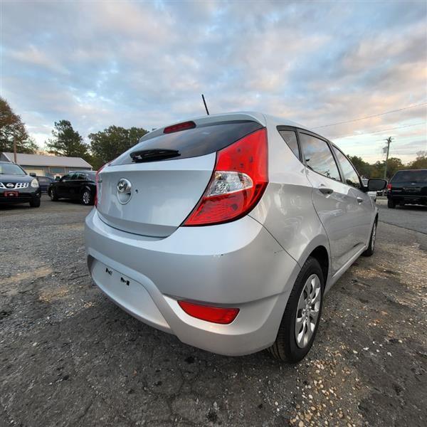 Hyundai Accent SE 5-Door 6A 2016