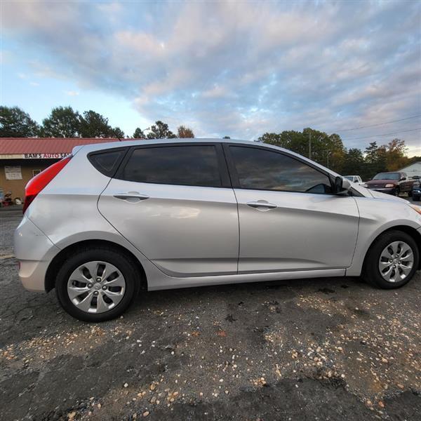 Hyundai Accent SE 5-Door 6A 2016