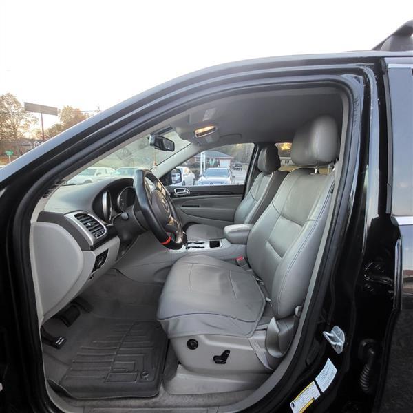Jeep Grand Cherokee Laredo 2WD 2011