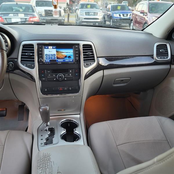 Jeep Grand Cherokee Laredo 2WD 2011